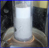 Sorption/Infiltration/Intrusion einer Flüssigkeit in eine Pulverprobe (Das am Boden ist die Fritte)